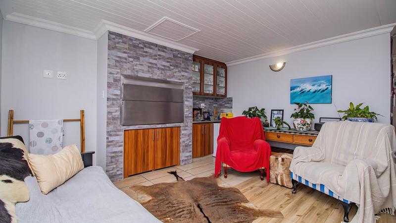 9 Bedroom Property for Sale in Outeniqua Strand Western Cape